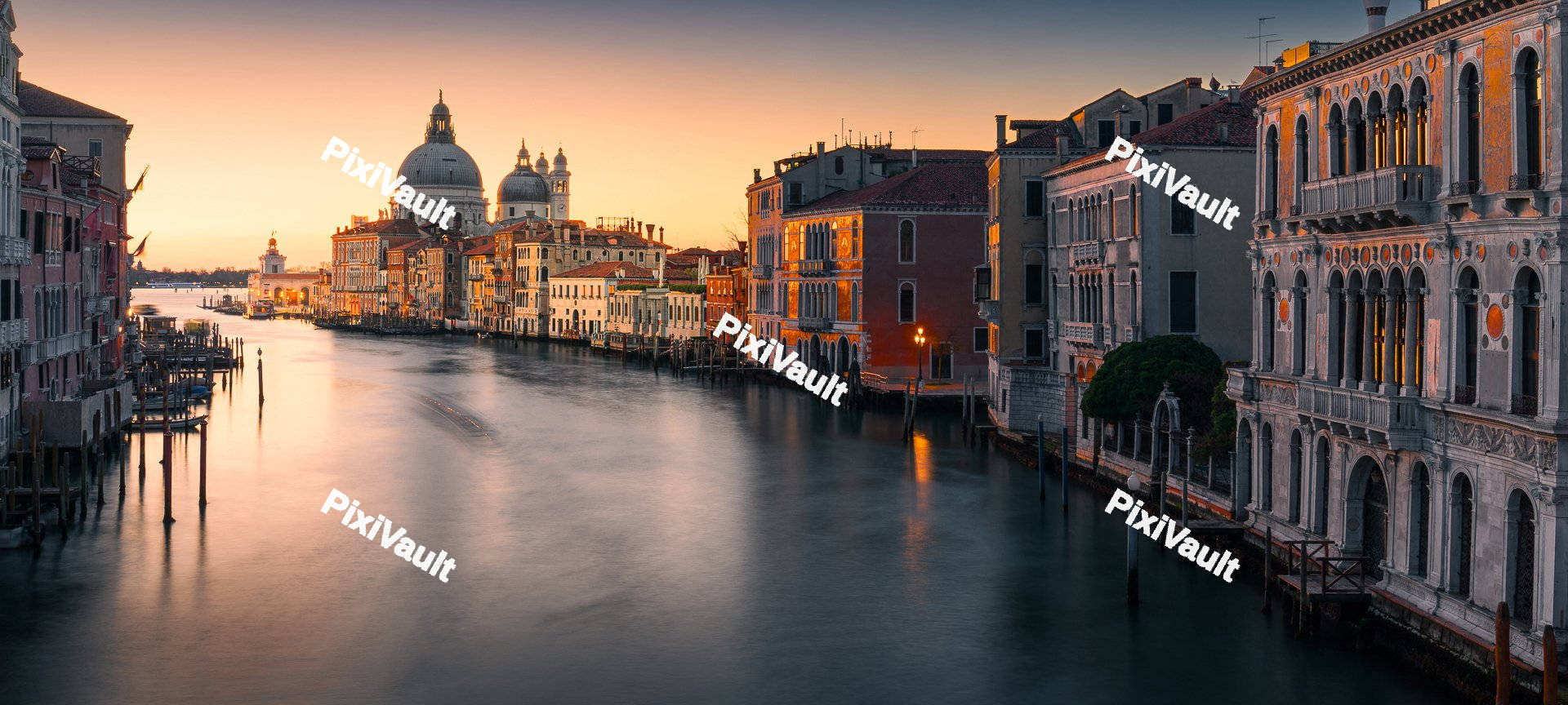 Sunrise in Venice canal